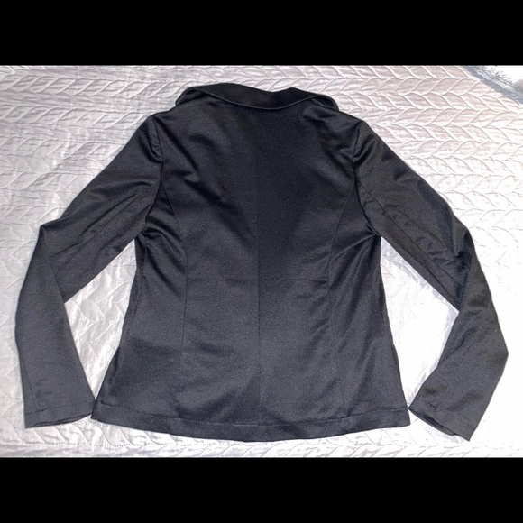 Black Woman’s Single Button Blazzer - Picture 2 of 6